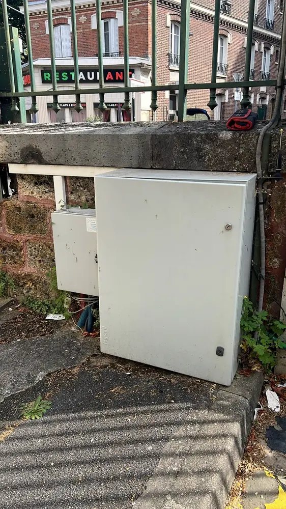 Armoire électrique de portail de copropriété