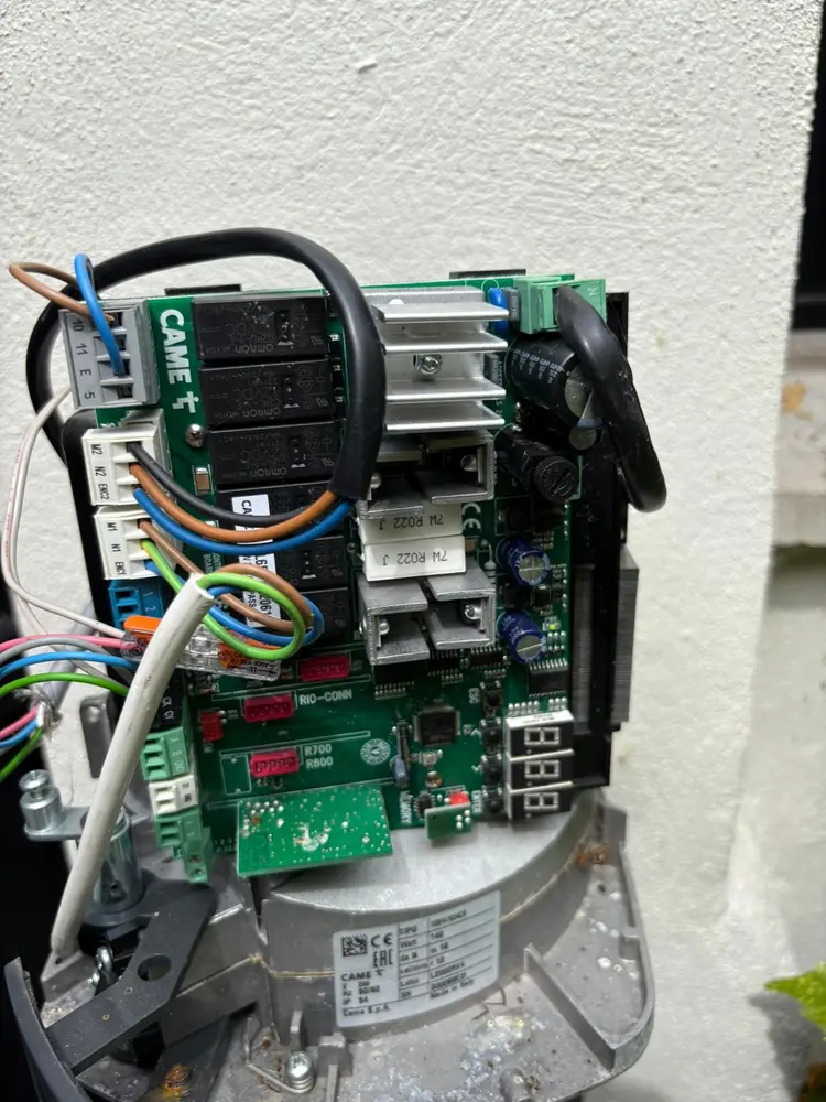Carte de commande CAME et câblage d’une motorisation de porte de garage