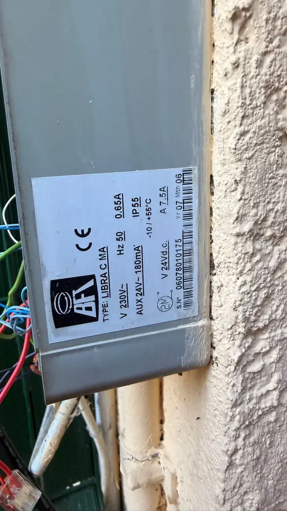 Centrale de commande BFT d’une porte de garage